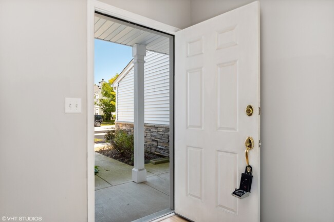Building Photo - 2426 Oneida Ln