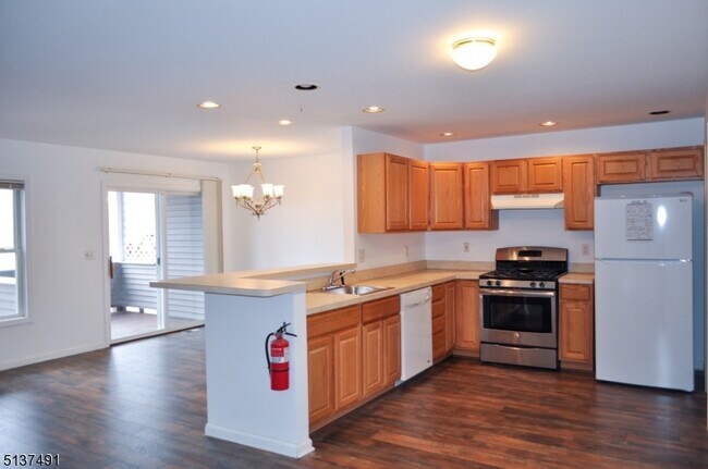 Building Photo - 40 Clubhouse Rd