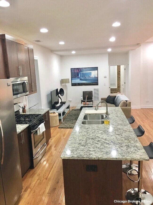 Foto del edificio - 2360 W Dickens Ave