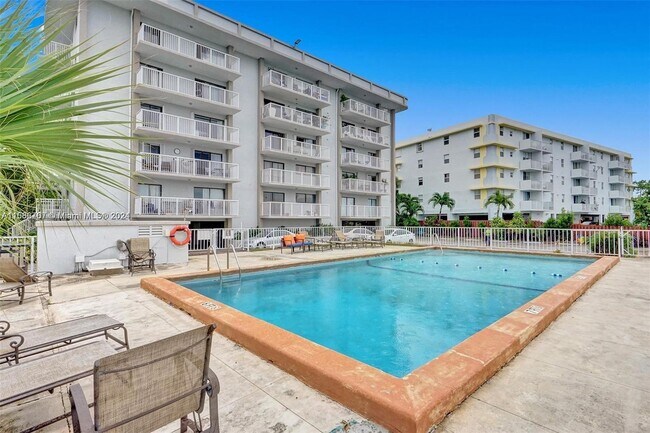 Building Photo - 110 S Shore Dr