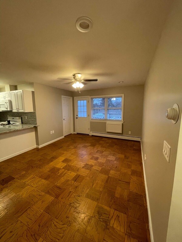 1 Hemlock Dr, Bay Shore, NY 11706 Townhouse for Rent in Bay Shore, NY