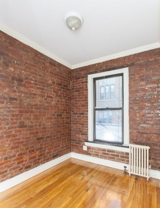 Building Photo - 410 E 13th St