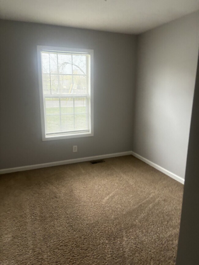 Foto del edificio - 471 Lafayette Rd