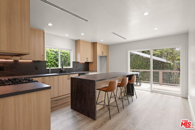 Foto del edificio - 438 12th St