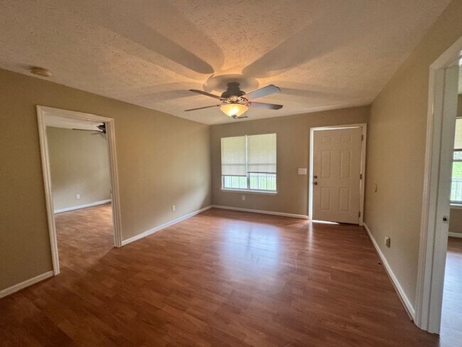 Foto del edificio - 753 Nelson Rd