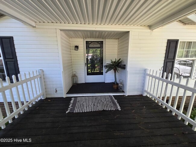 Foto del edificio - 328 Groves Point Cir