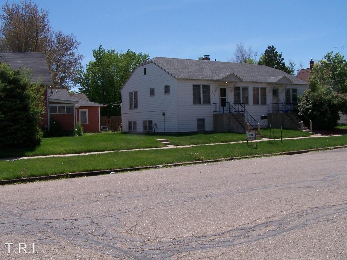 706 12th Ave, Greeley, CO 80631 Condo for Rent in Greeley, CO