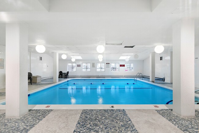 Foto del edificio - 3620 N Pine Grove Ave
