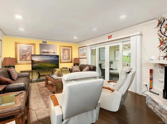 Foto del edificio - 4388 Bellflower Dr