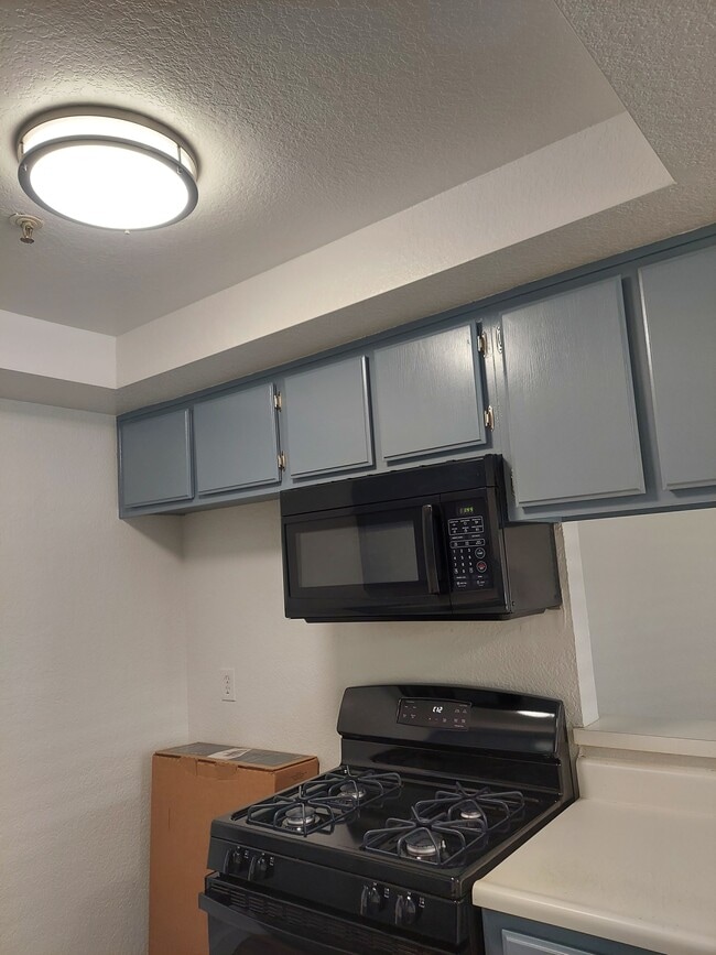 Kitchen - 13608 Chadron Ave