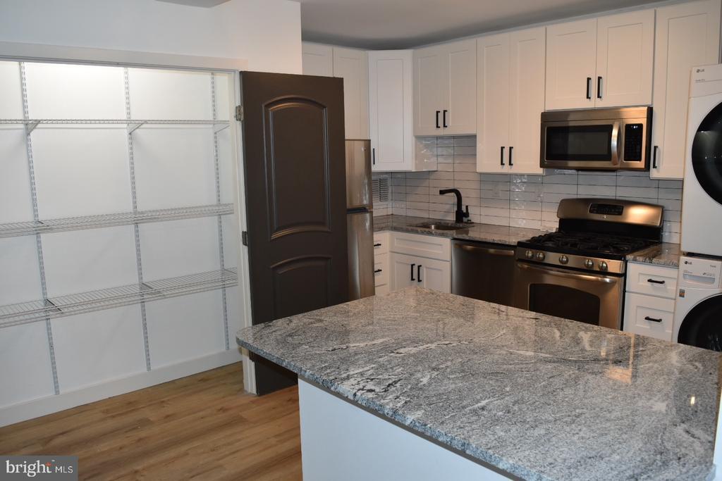 Foto principal - 3705 S George Mason Dr