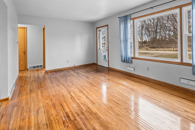 Building Photo - 124 Blaine Rd