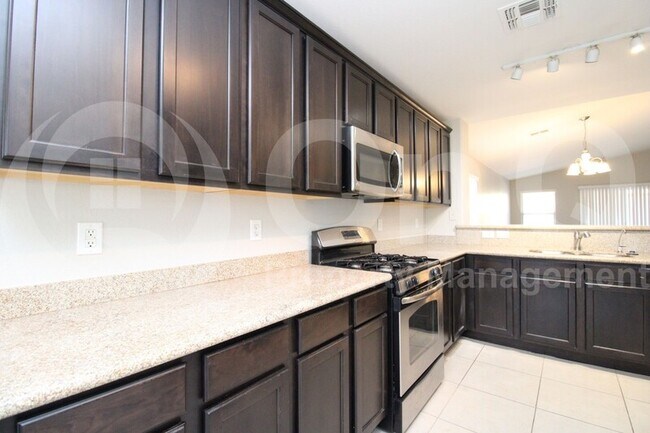 Foto del edificio - 18620 W Larkspur Dr