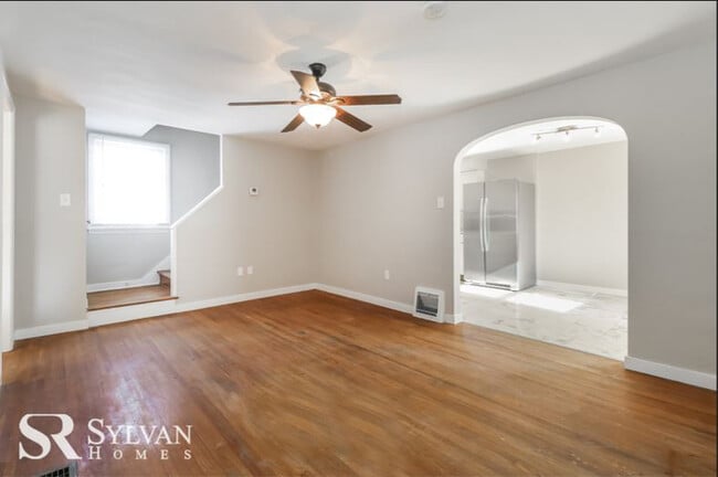 Building Photo - Spacious 3 BR 1 BA Ready Now!