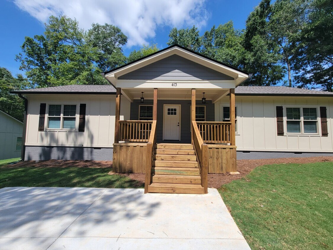Foto principal - Brand New 4 Bedroom Home with Lake Access ...