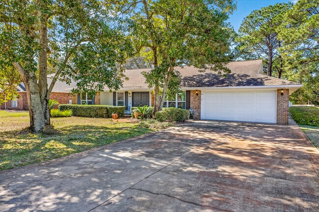 Foto del edificio - 1140 Troon Dr E