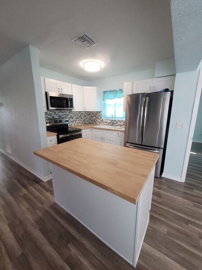 Foto del edificio - 513 Hollyhock Ln