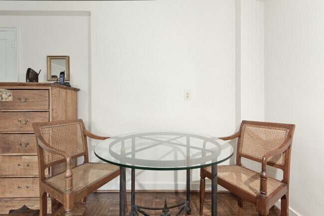 Foto del edificio - 2130 N St NW
