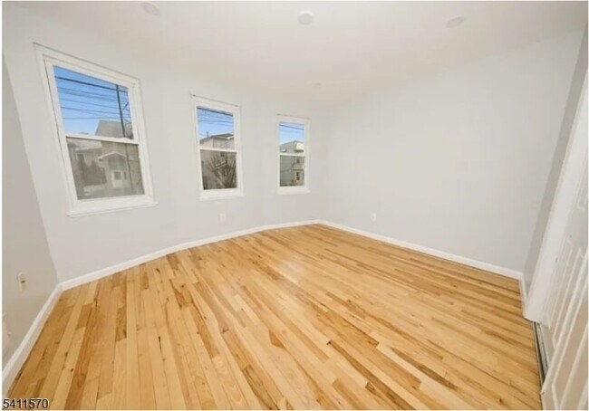 Foto del edificio - 437 Elm St