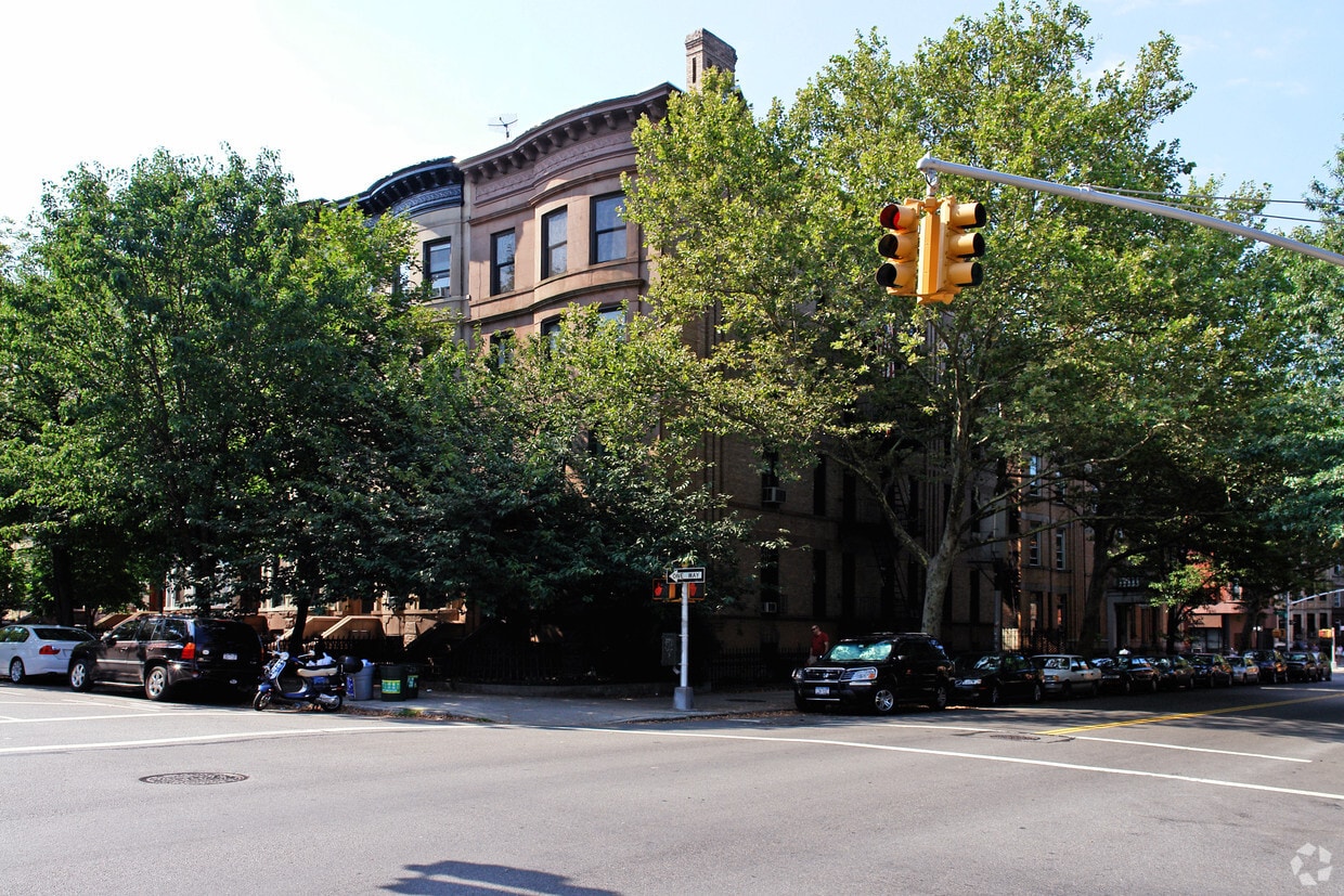 Primary Photo - 438 3rd St