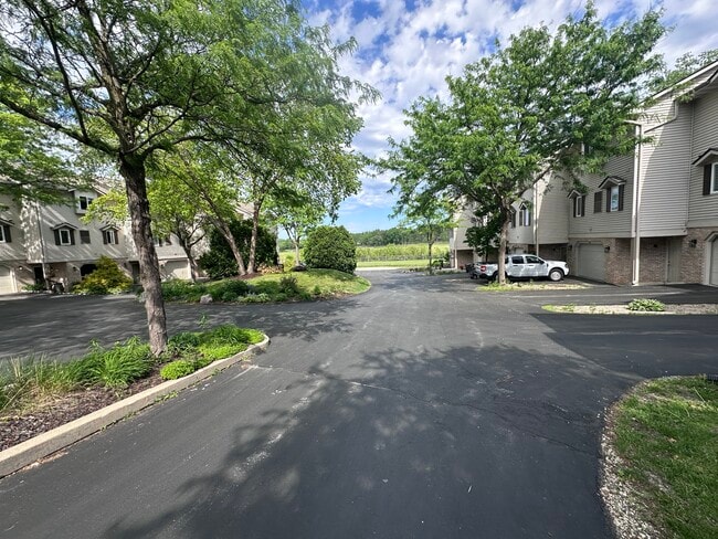 Building Photo - 442 Meadowridge Cir