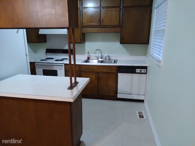 Building Photo - 3 br, 2 bath House - 854 Forest Lake Dr S