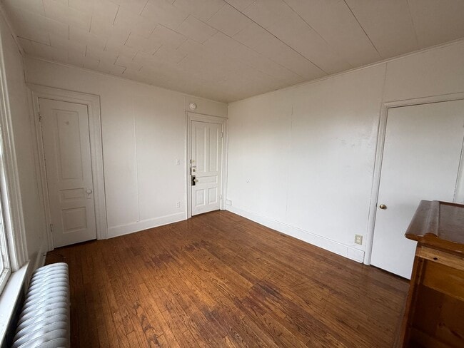 Building Photo - 406 W Washington Ave