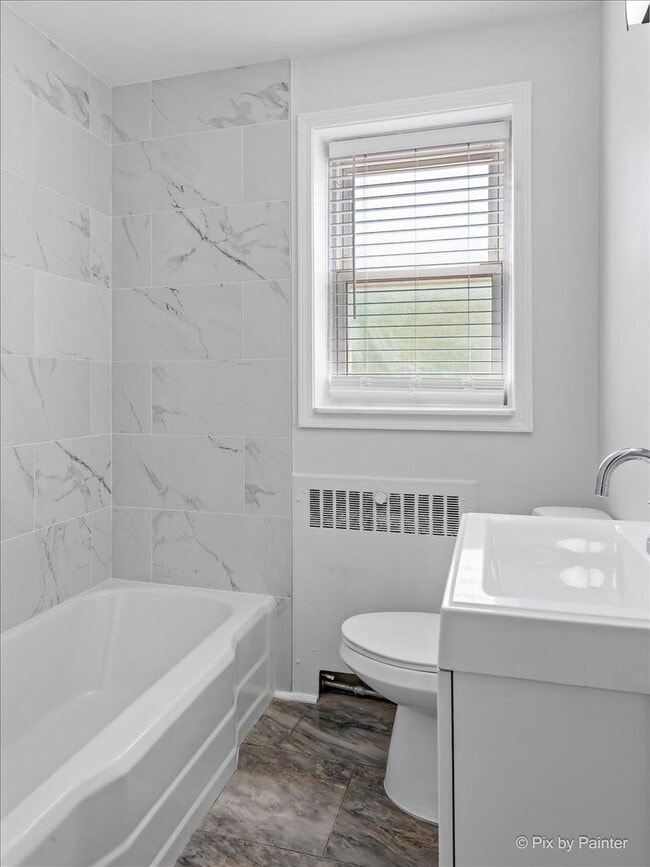 Building Photo - 2 bedroom in Chicago IL 60625