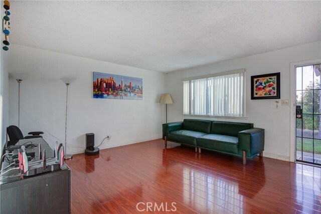 Foto del edificio - 1751 Fullerton Rd