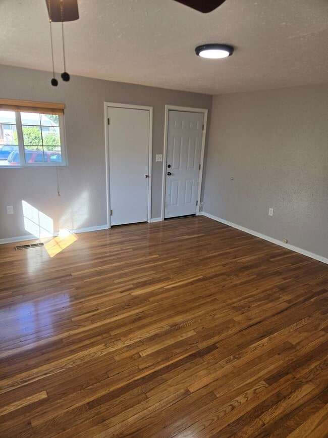 Building Photo - House with Master Suite