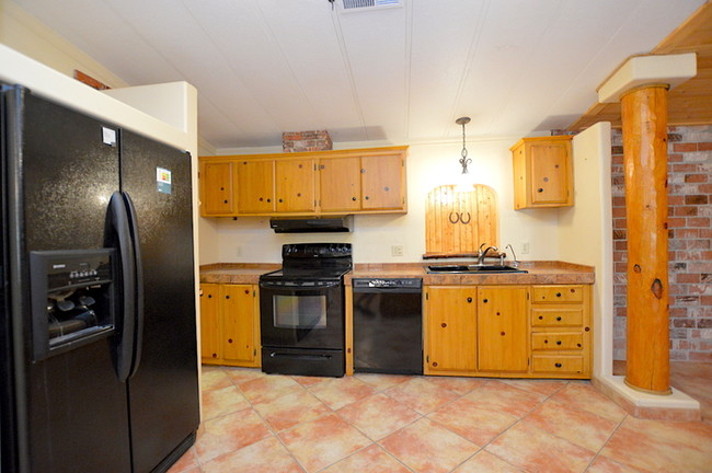 Building Photo - 2325 N Warner Dr