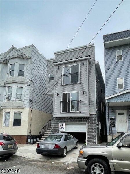 Building Photo - 412 S 17th St