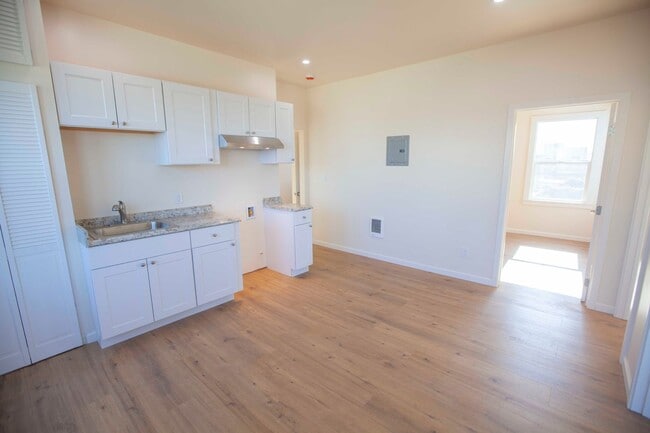 Building Photo - 497