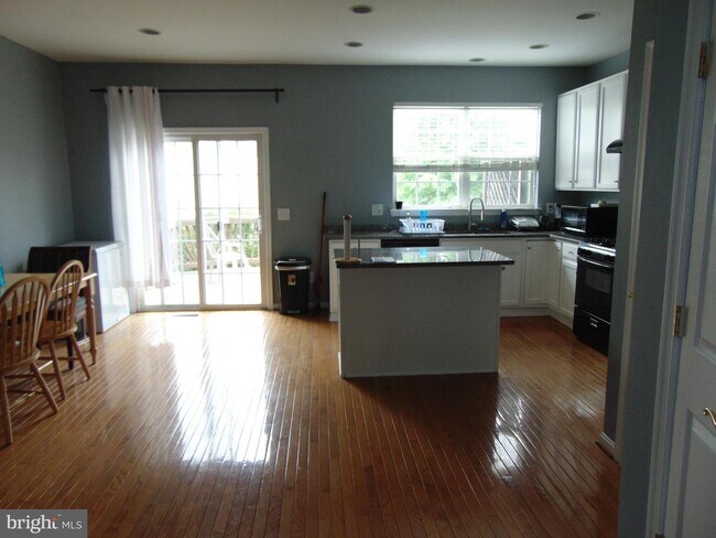 Building Photo - 14946 Whittier Loop