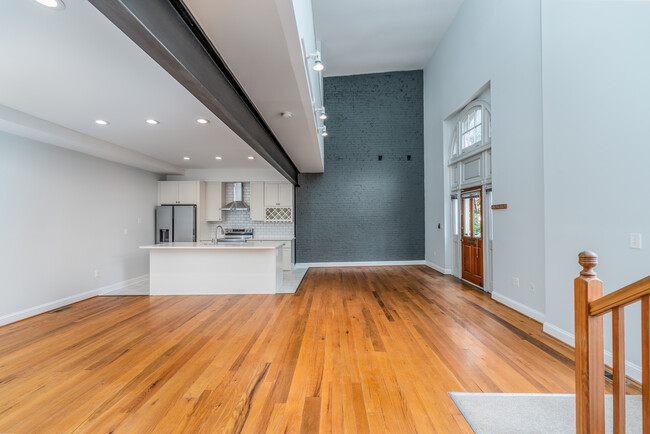 Building Photo - 43 E Fort Ave
