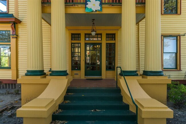 Foto del edificio - 2927 Bernardo De Galvez Ave