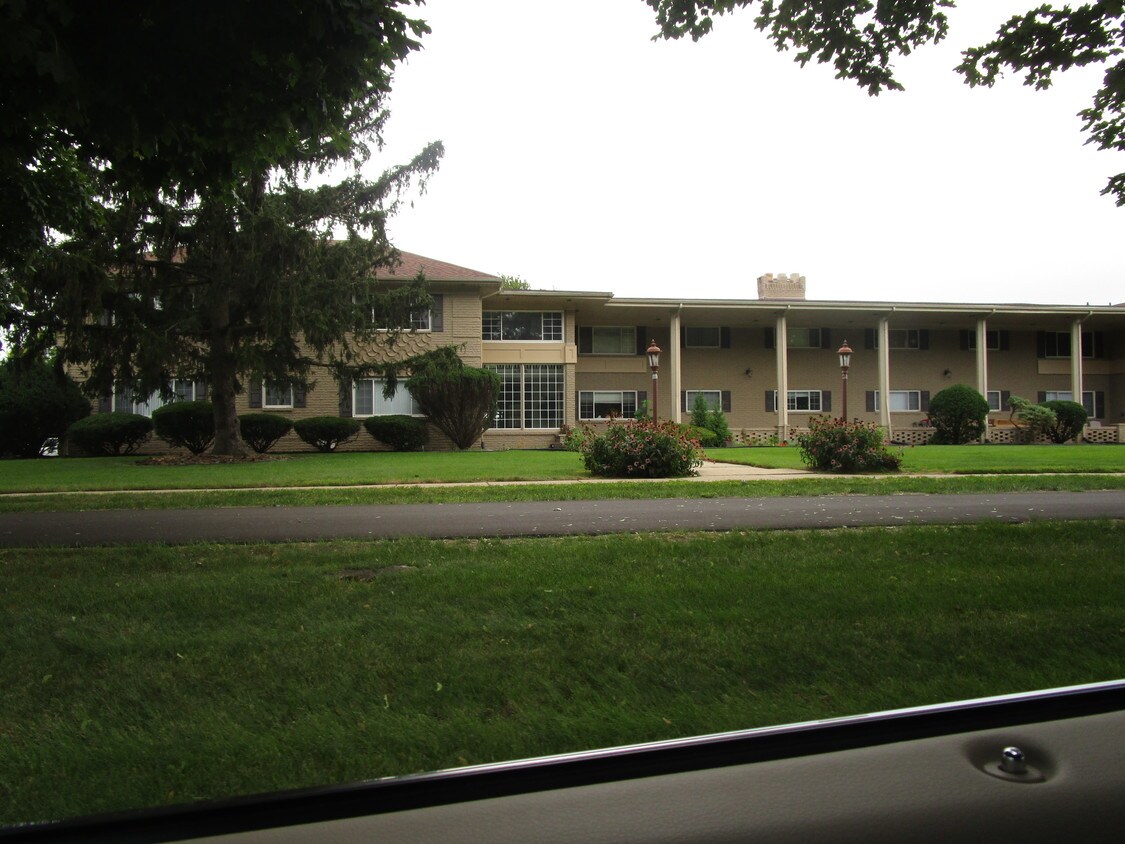 2375 Walton Blvd, Rochester Hills, MI 48309 Condo for Rent in