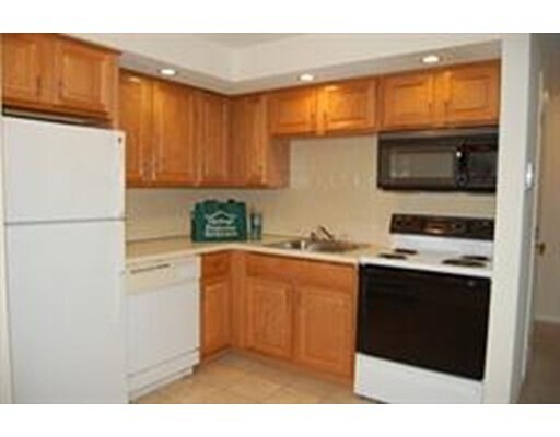 Building Photo - 3 Village Ln