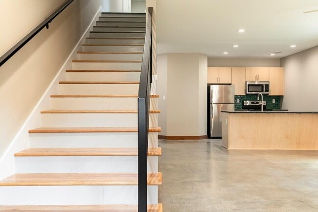 Building Photo - 5 Bed/5 Bath Phenomenal New Construction H...