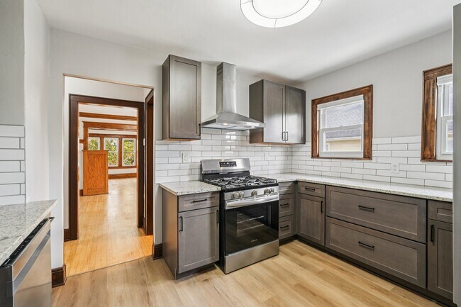 Cocina - 1705 W Custer Ave