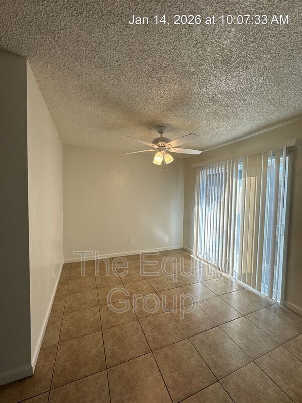 Foto del edificio - 809 Monarch Cir