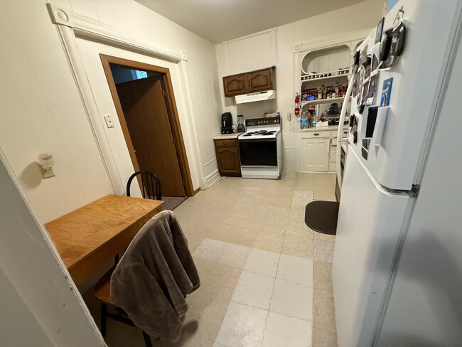 Foto del edificio - 3 Bed 1 Bath close to UWEC and downtown! Available August-May