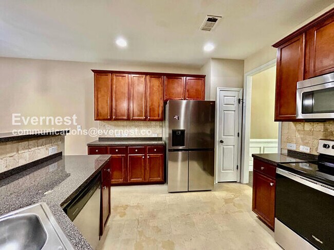 Foto del edificio - 5867 Pine Rd