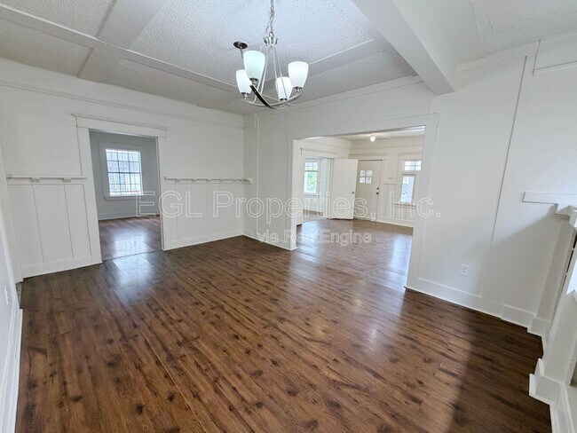 Foto del edificio - 860 W 56th St