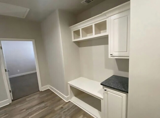 Foto del edificio - 15 Wilshire Blvd