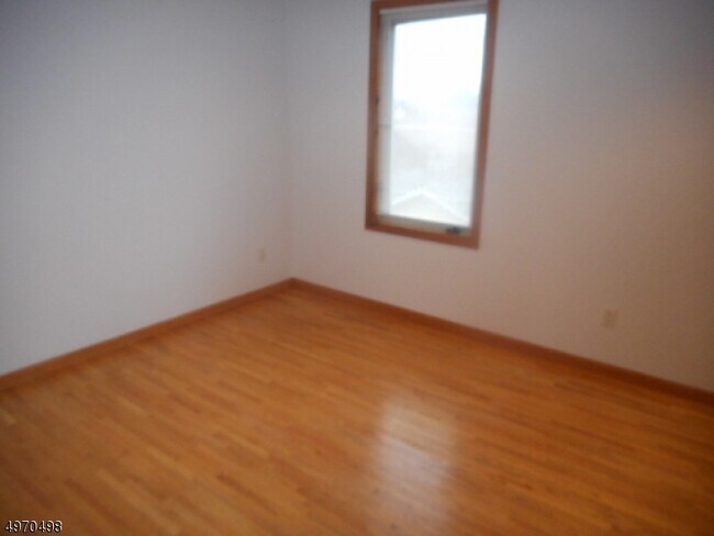 Building Photo - 2032 Gless Ave