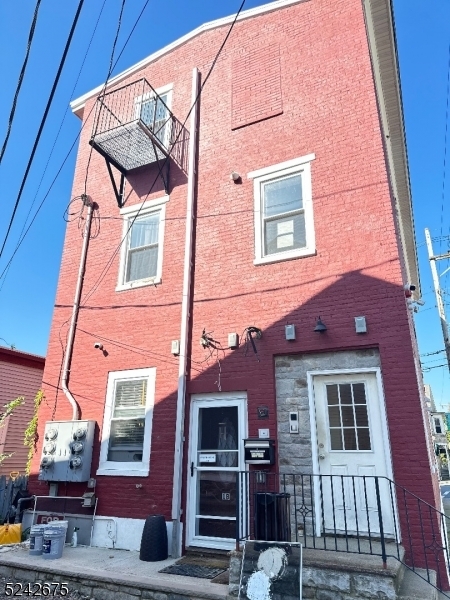 Building Photo - 12 Market St