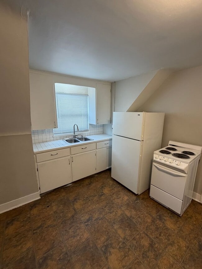 Building Photo - 1913 Stirling Ave