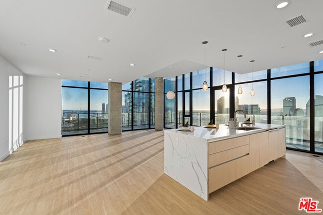 Foto del edificio - 675 Ninth Ave