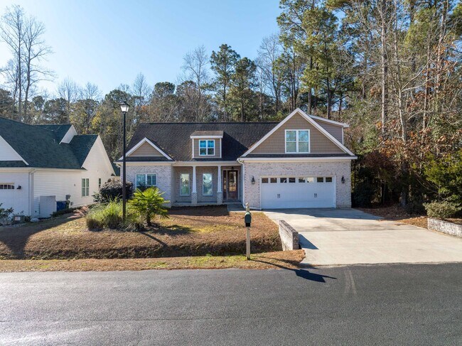 Foto del edificio - Fresh Paint, New Carpet & Custom Finishes in North Shore Country Club